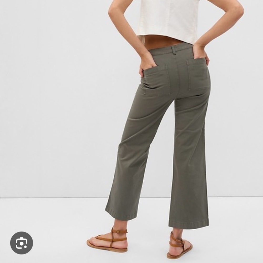 GAP women’s green Chinos
